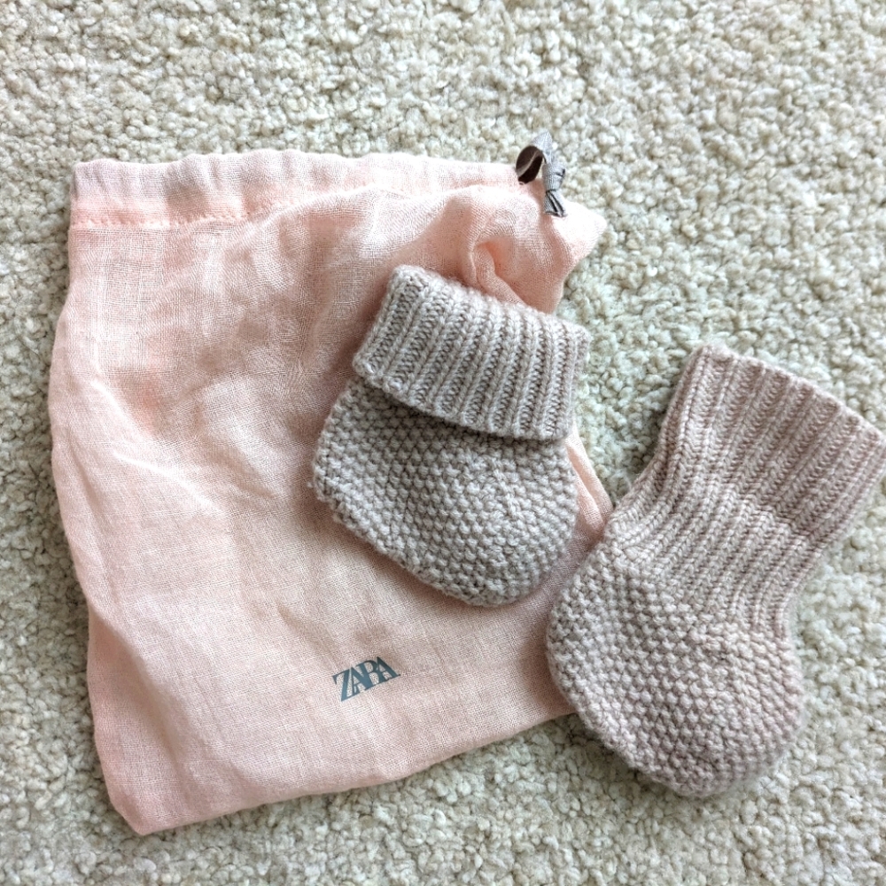 Cashmere knit booties Zara